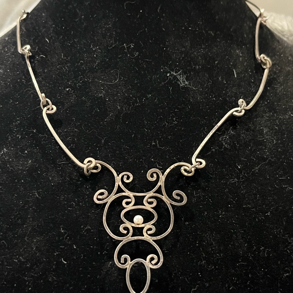 Elegant Silver Necklace With Intricate Design